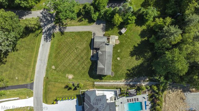 6096 DARRAMOOR Road, Bloomfield Charter Township, MI 48301