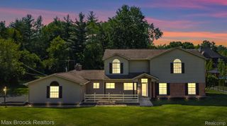 6096 DARRAMOOR Road, Bloomfield Charter Township, MI 48301
