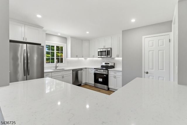 10 Red Oak Way, Bridgewater Twp., NJ 08807