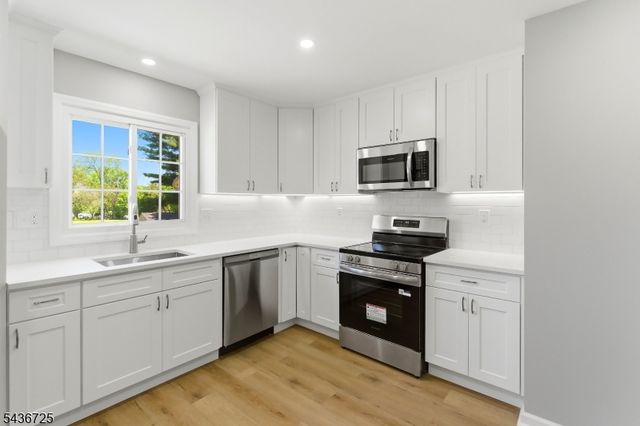 10 Red Oak Way, Bridgewater Twp., NJ 08807