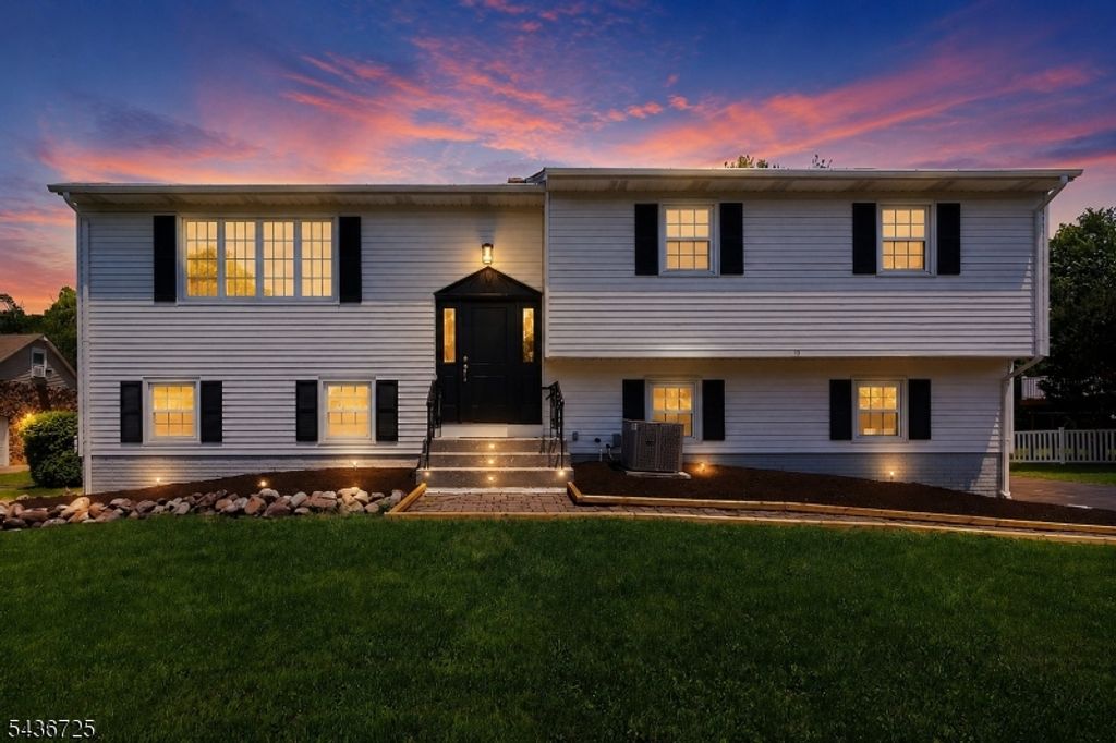 10 Red Oak Way, Bridgewater Twp., NJ 08807