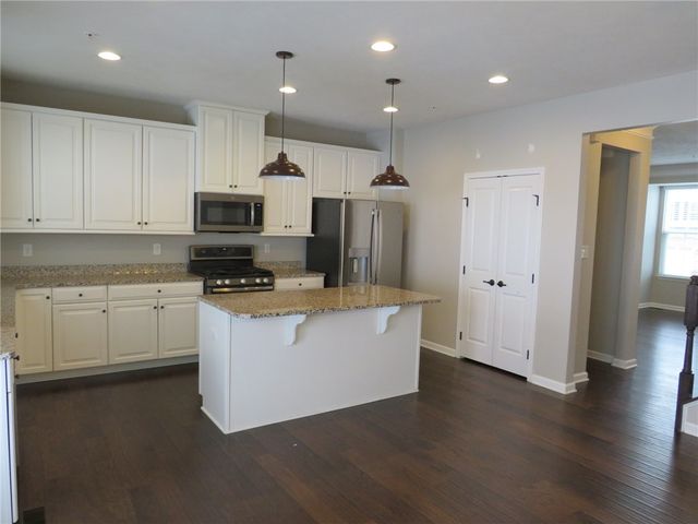 1414 Deer Creek Crossing Dr, Cecil, PA 15317