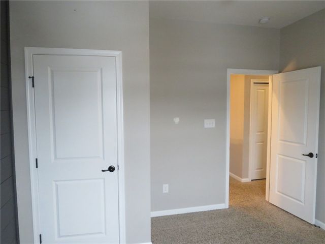 1414 Deer Creek Crossing Dr, Cecil, PA 15317