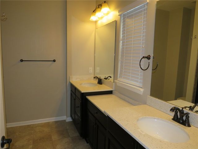 1414 Deer Creek Crossing Dr, Cecil, PA 15317