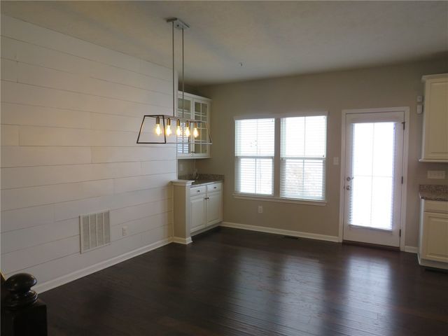 1414 Deer Creek Crossing Dr, Cecil, PA 15317