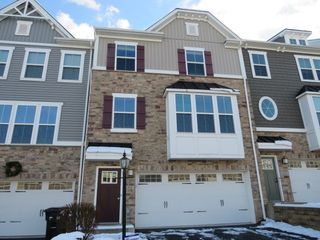 1414 Deer Creek Crossing Dr, Cecil, PA 15317