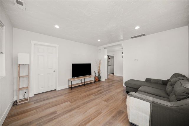 2807 W MALLON Ave, Spokane, WA 99201