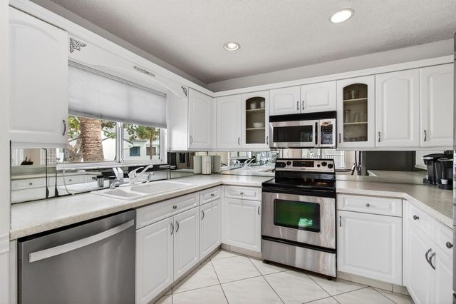 7485 Glendevon Lane 1105, Delray Beach, FL 33446