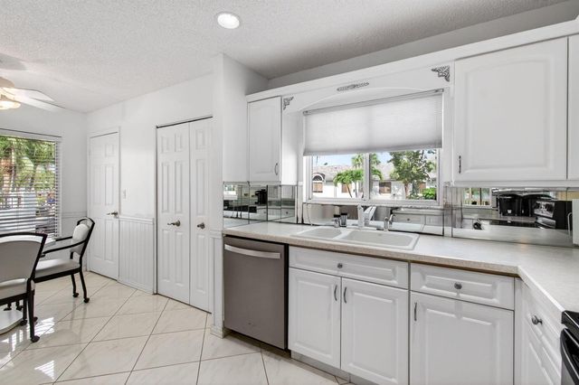 7485 Glendevon Lane 1105, Delray Beach, FL 33446
