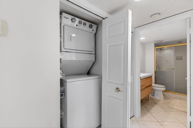 7485 Glendevon Lane 1105, Delray Beach, FL 33446