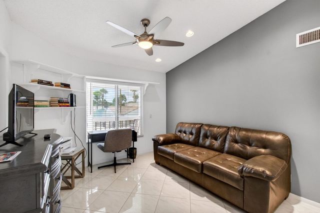 7485 Glendevon Lane 1105, Delray Beach, FL 33446
