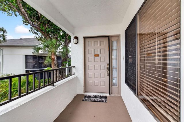 7485 Glendevon Lane 1105, Delray Beach, FL 33446
