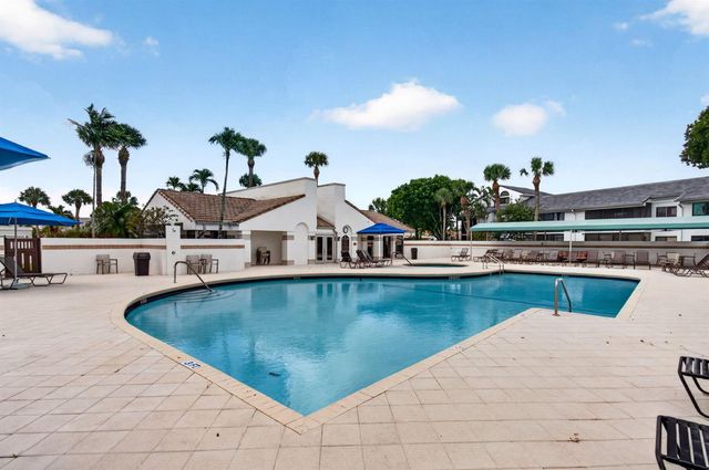 7485 Glendevon Lane 1105, Delray Beach, FL 33446