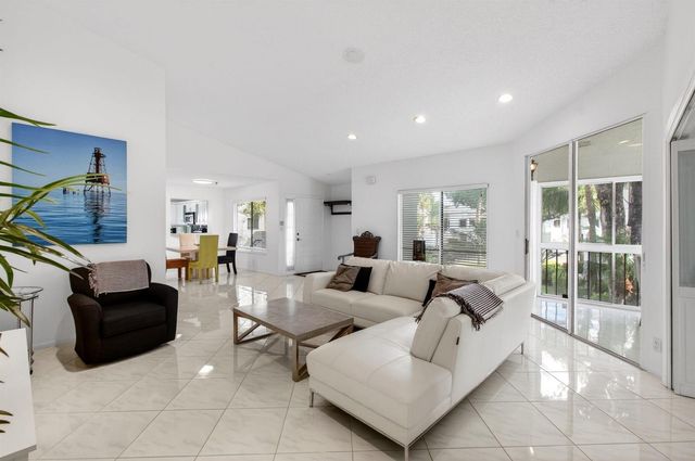 7485 Glendevon Lane 1105, Delray Beach, FL 33446