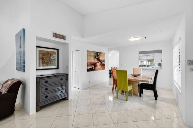 7485 Glendevon Lane 1105, Delray Beach, FL 33446