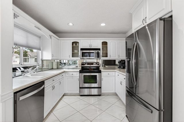 7485 Glendevon Lane 1105, Delray Beach, FL 33446