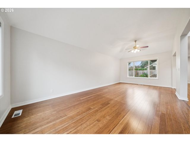 892 Se 54TH Ave, Hillsboro, OR 97123