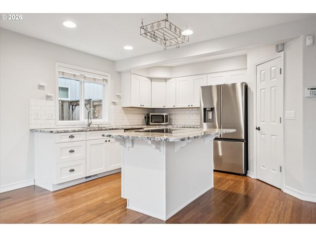 892 Se 54TH Ave, Hillsboro, OR 97123