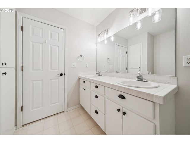 892 Se 54TH Ave, Hillsboro, OR 97123