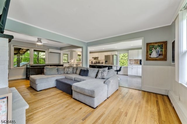 24 High St, Bloomsbury Boro, NJ 08804