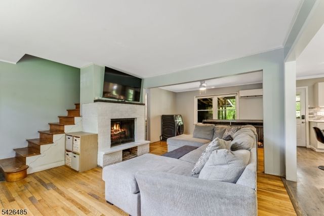 24 High St, Bloomsbury Boro, NJ 08804