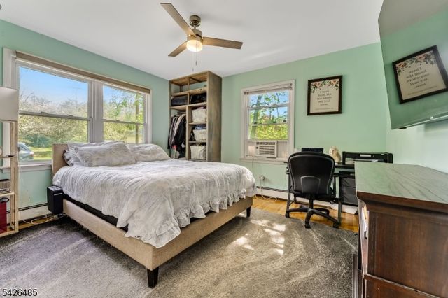 24 High St, Bloomsbury Boro, NJ 08804