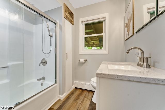 24 High St, Bloomsbury Boro, NJ 08804
