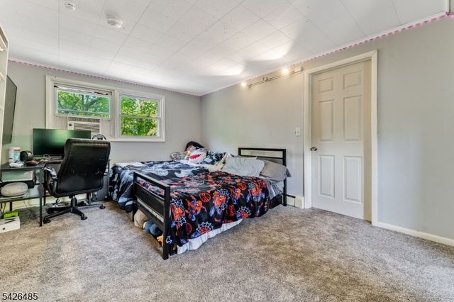 24 High St, Bloomsbury Boro, NJ 08804