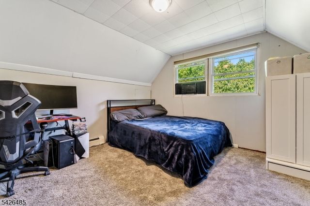 24 High St, Bloomsbury Boro, NJ 08804