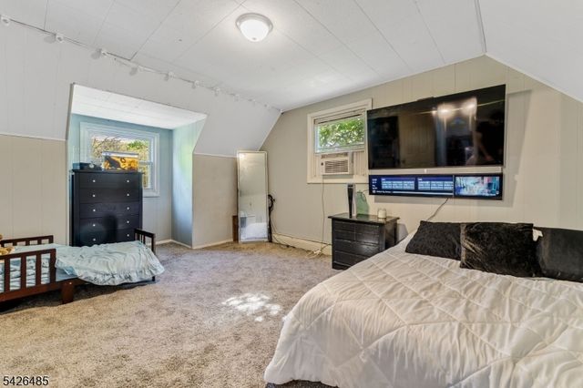 24 High St, Bloomsbury Boro, NJ 08804