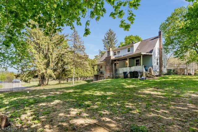 24 High St, Bloomsbury Boro, NJ 08804