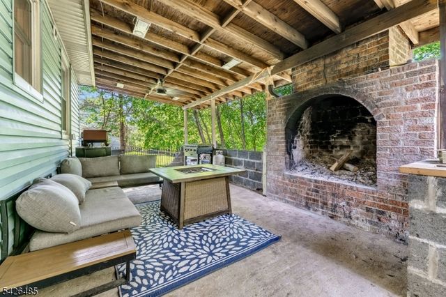 24 High St, Bloomsbury Boro, NJ 08804