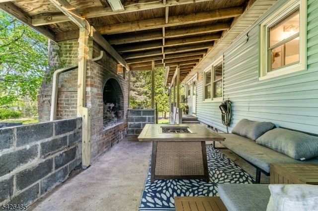 24 High St, Bloomsbury Boro, NJ 08804