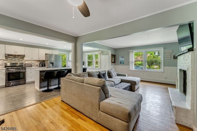 24 High St, Bloomsbury Boro, NJ 08804