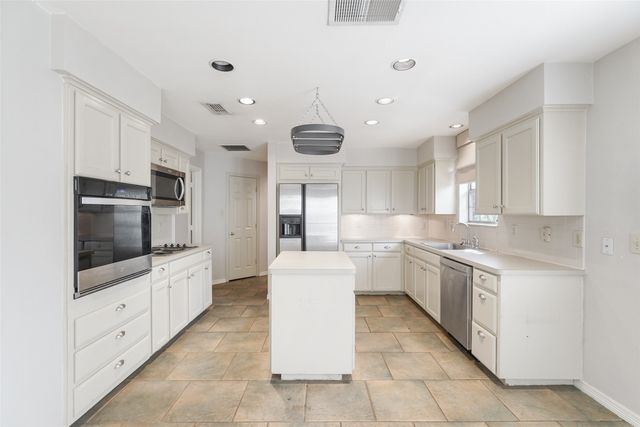 4919 Saddleback Road, Arlington, TX 76017