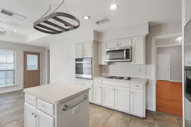 4919 Saddleback Road, Arlington, TX 76017