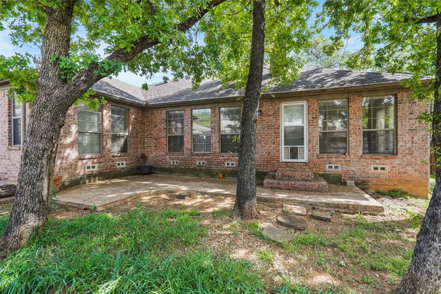 4919 Saddleback Road, Arlington, TX 76017