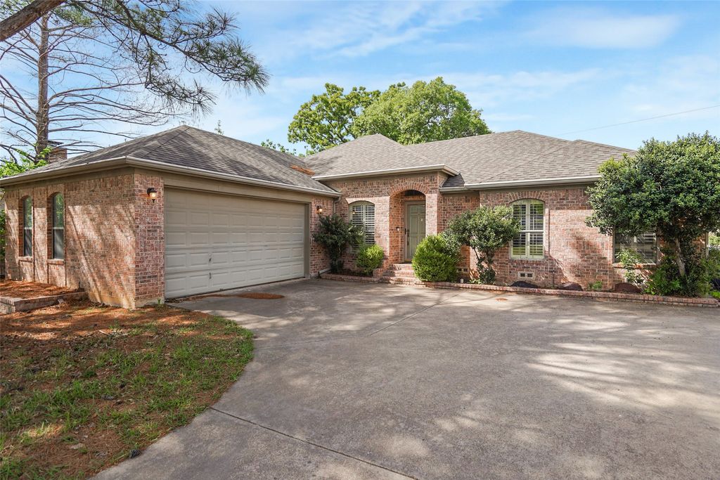 4919 Saddleback Road, Arlington, TX 76017