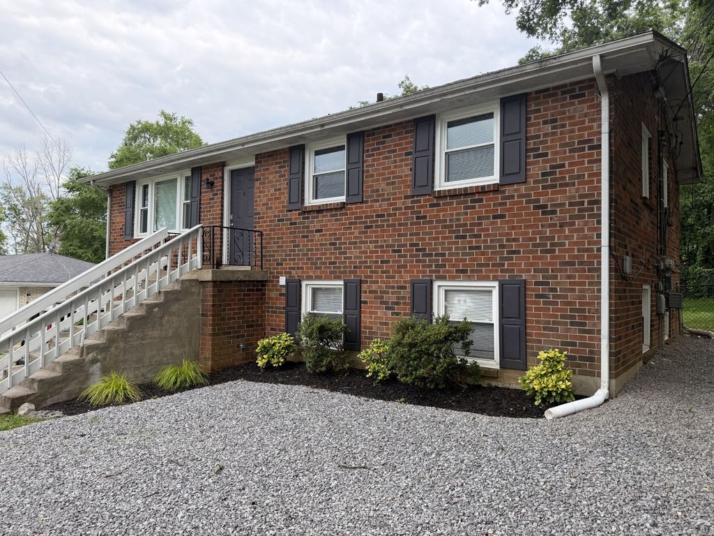 634 Anderson Ln, Madison, TN 37115