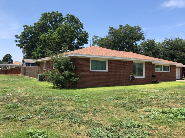 804 S Broadway Street, Plainview, TX 79072