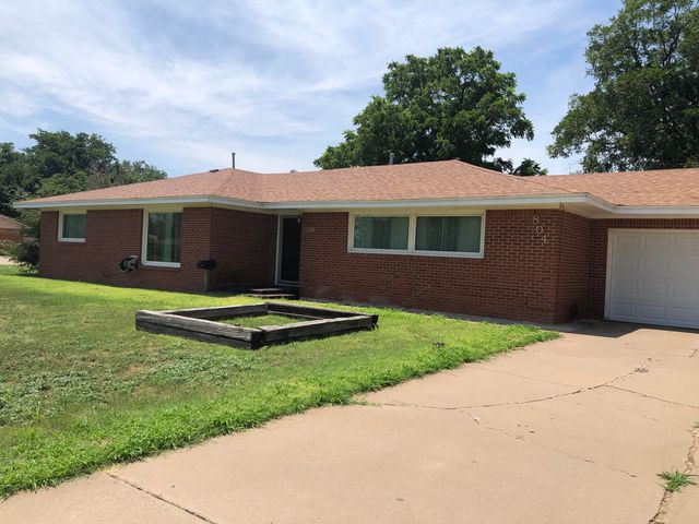 804 S Broadway Street, Plainview, TX 79072