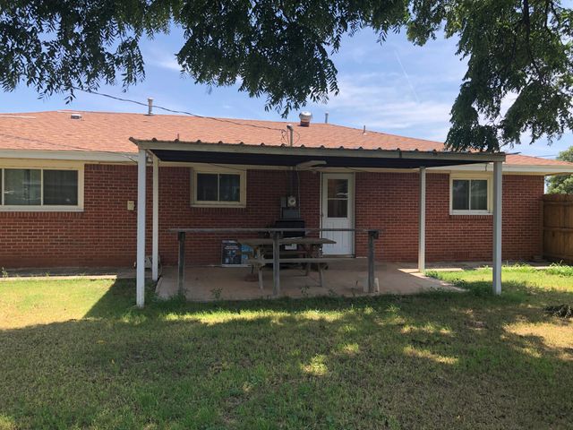 804 S Broadway Street, Plainview, TX 79072