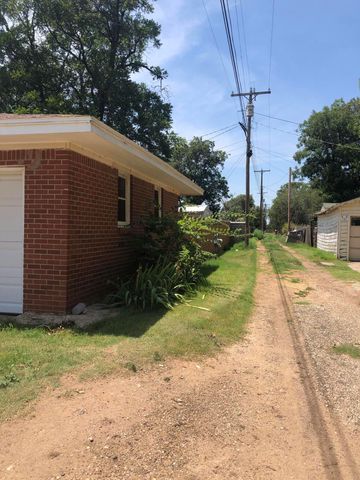 804 S Broadway Street, Plainview, TX 79072