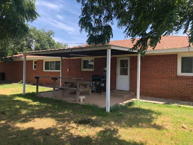 804 S Broadway Street, Plainview, TX 79072