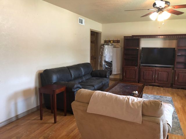 804 S Broadway Street, Plainview, TX 79072