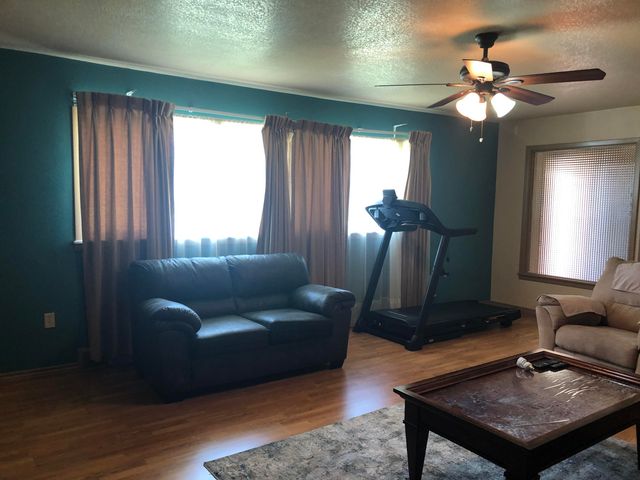 804 S Broadway Street, Plainview, TX 79072