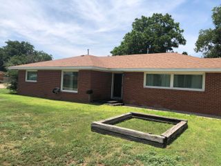 804 S Broadway Street, Plainview, TX 79072