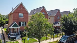 3761 S Lake Park Avenue, Chicago, IL 60653