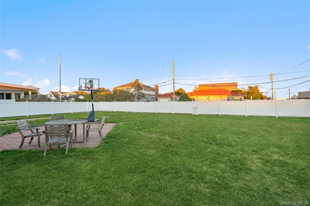 2000 Ocean Boulevard, Atlantic Beach, NY 11509