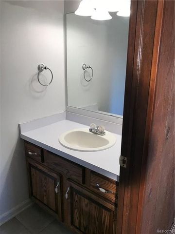 3537 San Mateo Road, Waterford, MI 48329